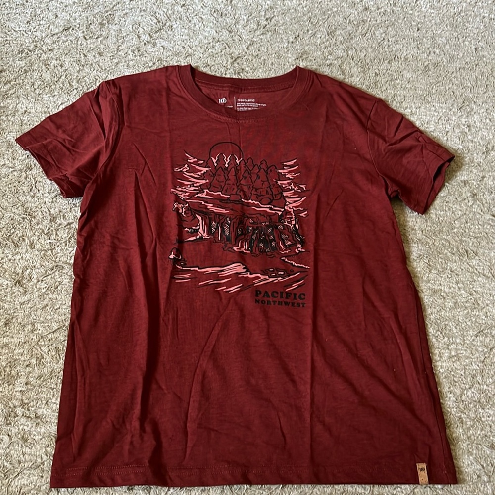 BARGAIN SERIES Tentree Pacific Northwest Tee in Burgundy S!